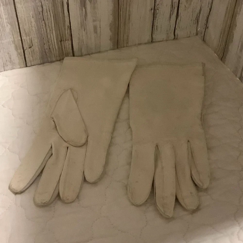 Vintage White Kidskin Leather Gloves‎